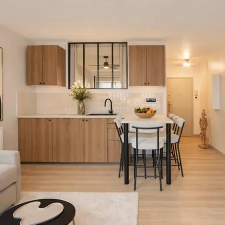 Eiffel Tower Apartment